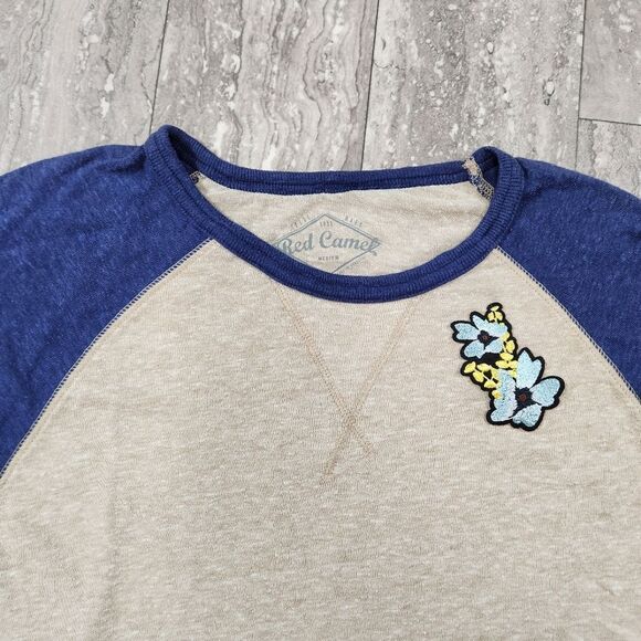 🇬🇪🍑Vintage Red Camel Tan & Blue w/Floral Chest Patch Raglan Sleeve Top Medium - Picture 3 of 11